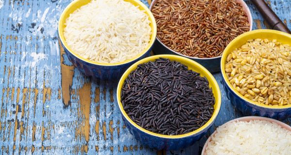  Reis enthält größere Mengen an Arsen, das als krebserregend gilt. Daher wird allgemein dazu geraten, Reis nur in Maßen zu essen. 