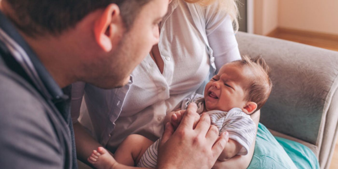 Viele Babys werden in den ersten Lebensmonaten von Koliken geplagt.