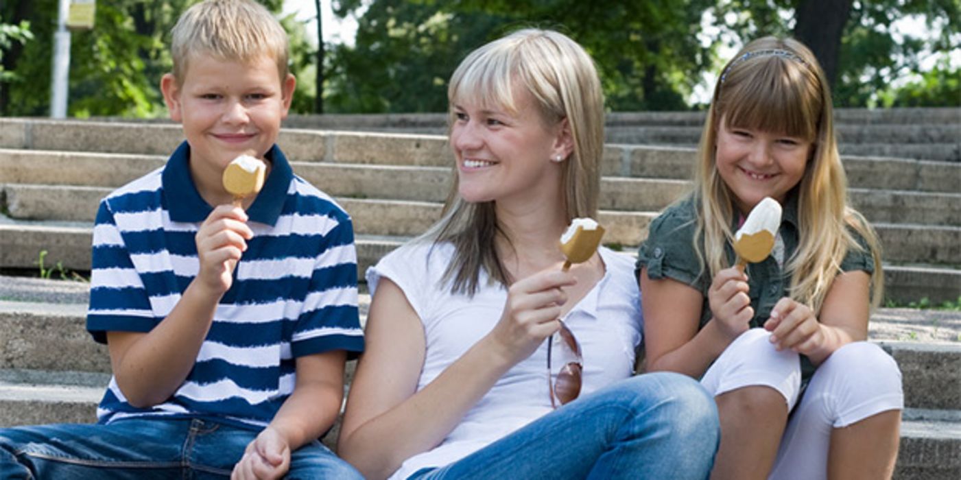 Vom Schulalltag zu den Ferien ändert sich der Tagesablauf der Kinder deutlich - mit Folgen für ihr Gewicht.