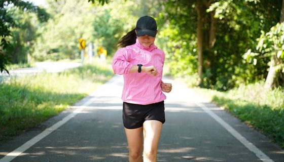 Junge Frau beim Joggen.