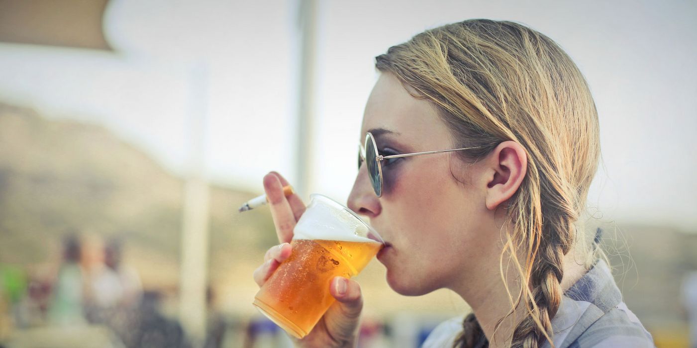 Alkohol und Nikotin führen auch bei jungen Menschen zu Arterienverkalkung.