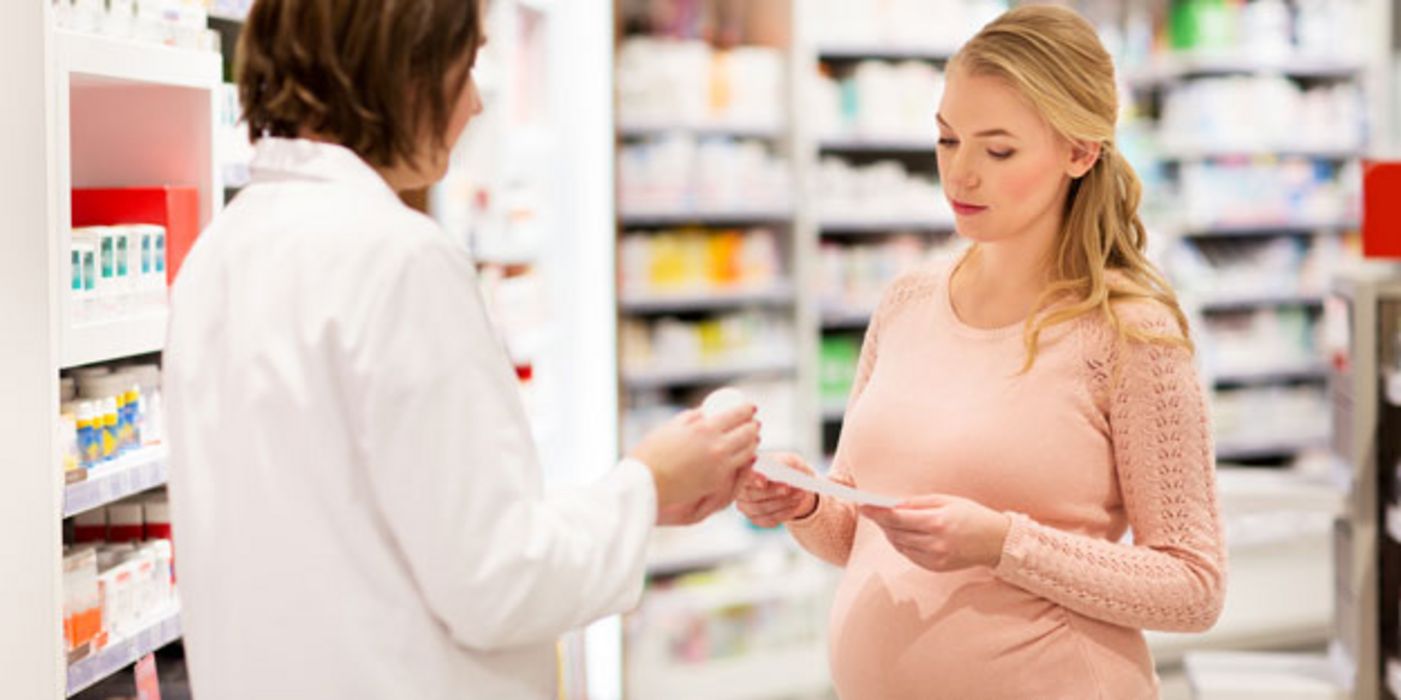 Viele gesetzliche Krankenkassen erstatten Schwangeren rezeptfreie Medikamente.