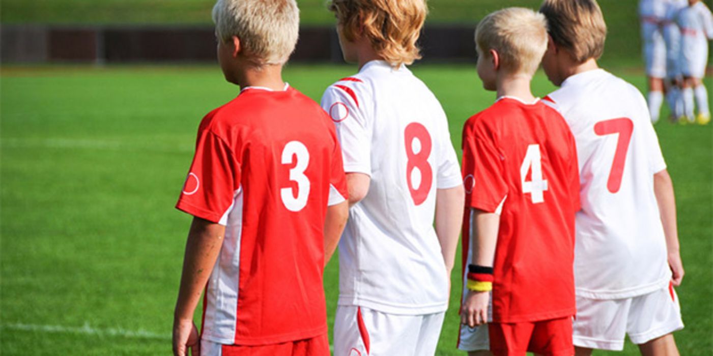 Übermäßiges Training führt zu Sportverletzungen und Spätschäden am Bewegungsapparat.