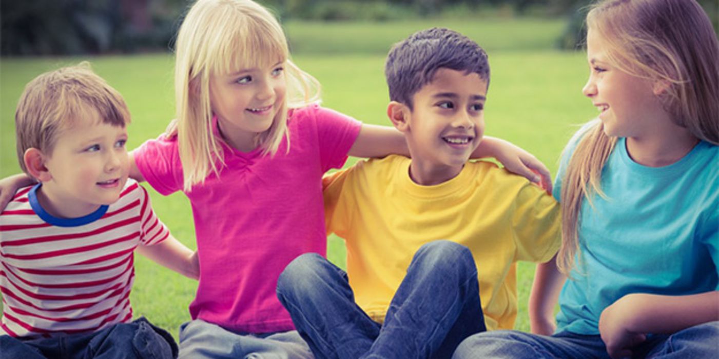 Während Kinder in der Schule meist die "Hochsprache" nutzen, sprechen sie in der Freizeit in vielen Gegenden einen landestypischen Dialekt