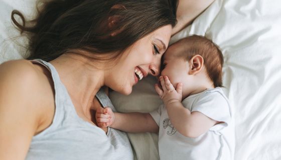 Mutter mit Neugeborenem